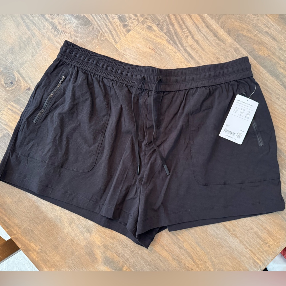 Athleta Black Trekkie North Shorts  size 1X